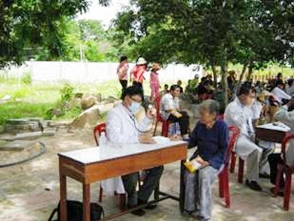 Nhóm Thiện Nghĩa đã hợp tác với Hội Chữ Thập Đỏ và các đoàn thể địa phương trong công tác xã hội, từ thiện và y tế giúp đỡ đồng bào nghèo khó, bệnh tật, cao tuổi, neo đơn.
