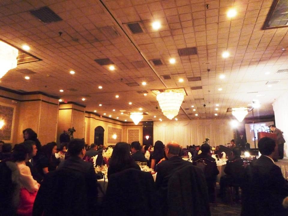 Huynh Trưởng Nghĩa Sinh cùng các Trưởng NS Chicago đến tham dự, trao bằng tưởng thưởng và chúc mừng gia đình gương mẫu Michael Nghĩa và Jennifer Hằng. Giải thưởng Gia đình Gương mẫu năm thứ 12 được tổ chức tại khách sạn Sheraton ngày 24/11/2013 với sự tham dự của trên 360 quý khách.