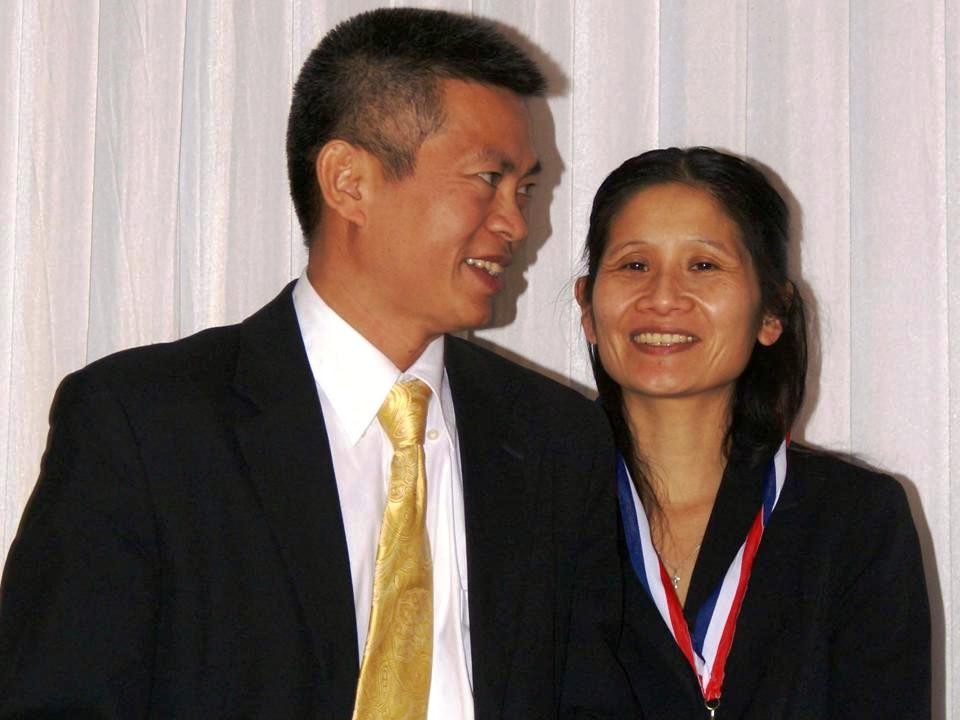 Huynh Trưởng Nghĩa Sinh cùng các Trưởng NS Chicago đến tham dự, trao bằng tưởng thưởng và chúc mừng gia đình gương mẫu Michael Nghĩa và Jennifer Hằng. Giải thưởng Gia đình Gương mẫu năm thứ 12 được tổ chức tại khách sạn Sheraton ngày 24/11/2013 với sự tham dự của trên 360 quý khách.