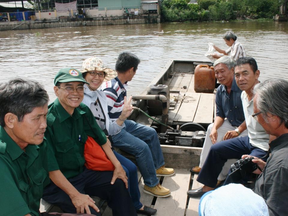 Nghĩa Sinh công tác xã hội tại Hòa Lạc, Bến Tre ngày 17/11/2014.