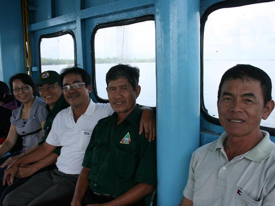 Nghĩa Sinh công tác xã hội tại Hòa Lạc, Bến Tre ngày 17/11/2014.