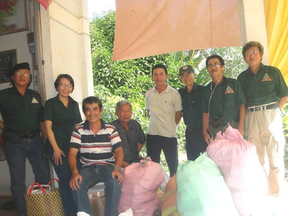 Nghĩa Sinh công tác xã hội tại Hòa Lạc, Bến Tre ngày 17/11/2014.