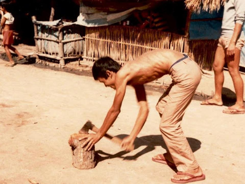 Nghĩa Sinh công tác xã hội tại Trại Dongrek, Thái Lan.