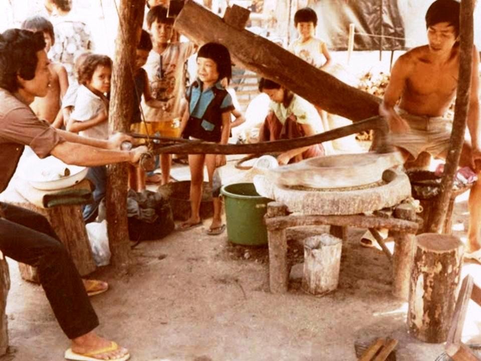 Nghĩa Sinh công tác xã hội tại Trại Dongrek, Thái Lan.