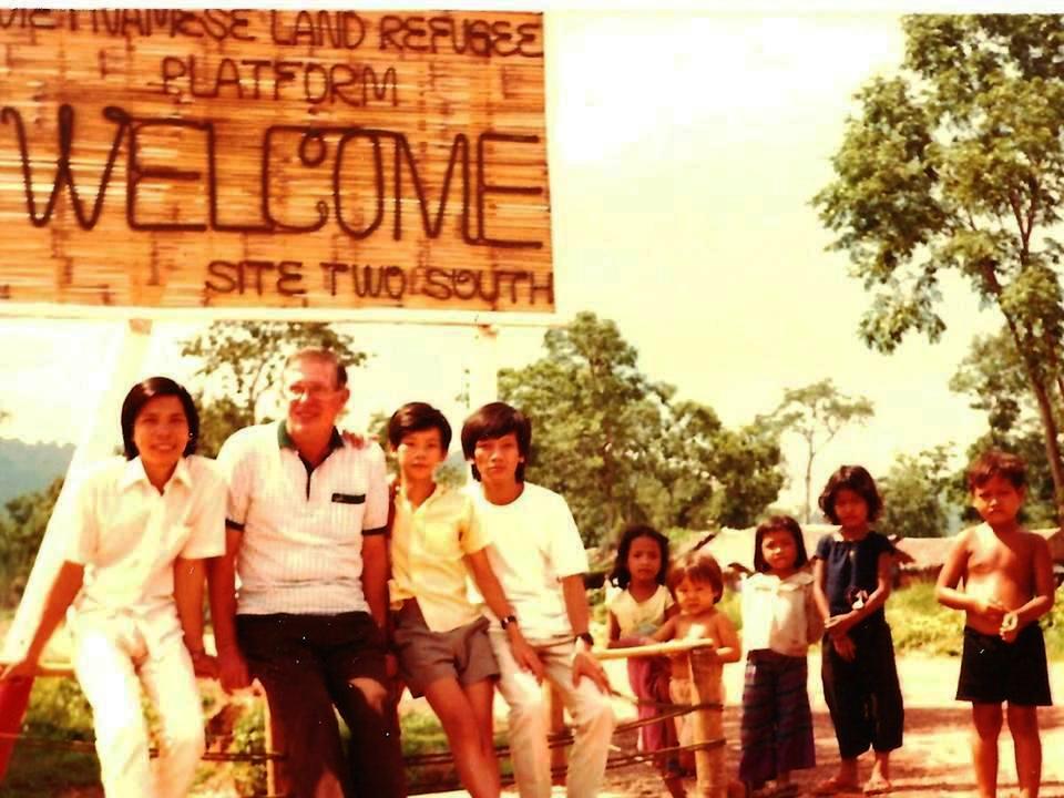 Nghĩa Sinh công tác xã hội tại Trại Dongrek, Thái Lan.