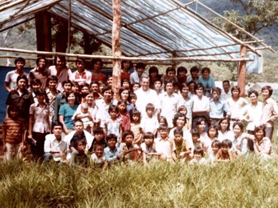 Nghĩa Sinh công tác xã hội tại Trại Dongrek, Thái Lan.