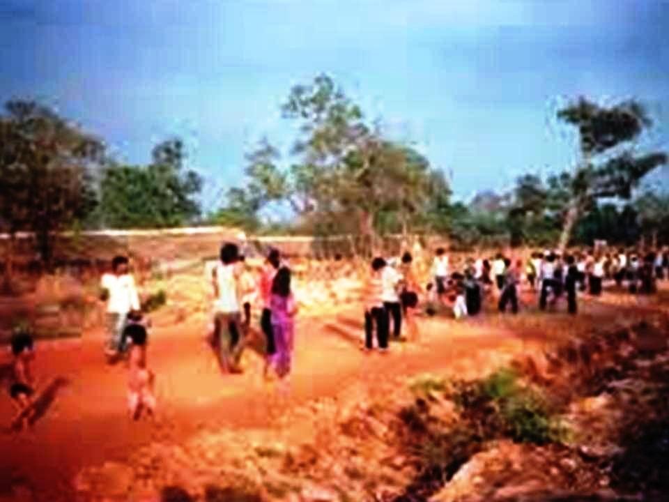 Nghĩa Sinh công tác xã hội tại Trại Dongrek, Thái Lan.