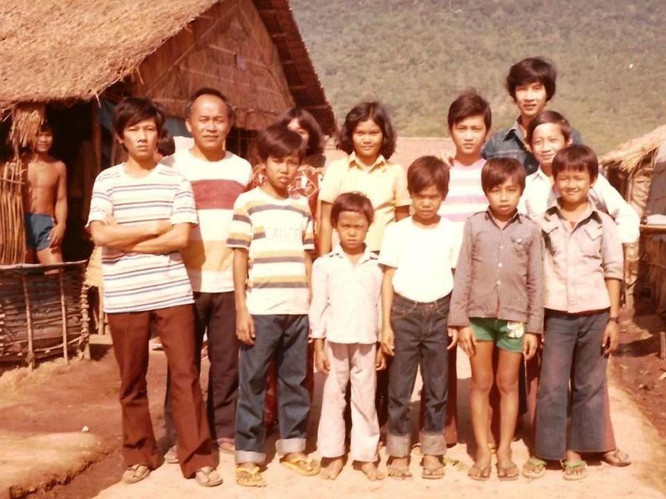 Nghĩa Sinh công tác xã hội tại Trại Dongrek, Thái Lan.