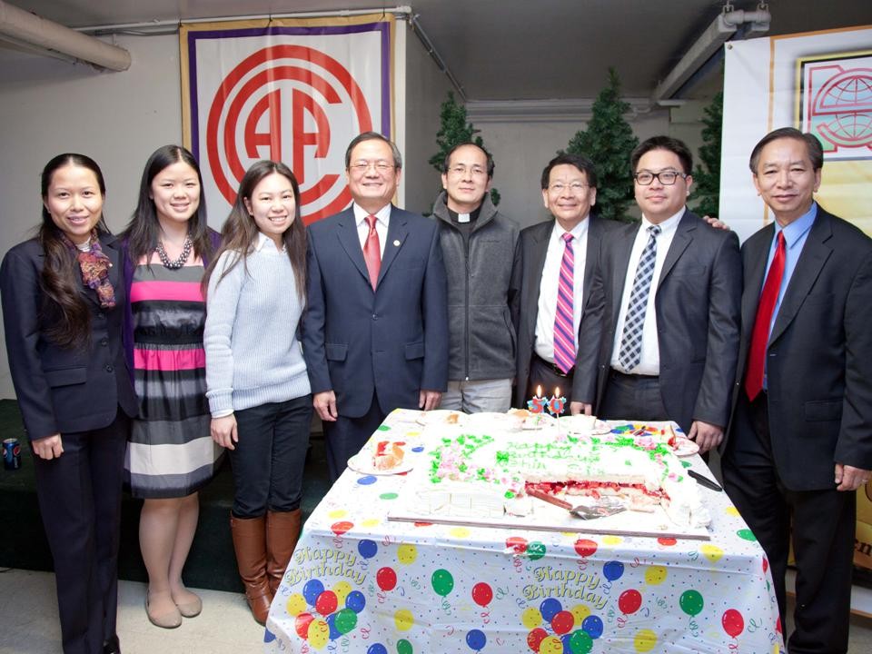 Lễ Tạ Ơn Nghĩa Sinh năm thứ 30 được tổ chức ngày 28/11/2013 tai St. Henry Chapel Chicago. Huynh Trưởng Nghĩa Sinh chào mừng quý khách cùng đồng hương đến tham dự và cám ơn sự hỗ trợ nhiệt tình của quý thân hữu Nghĩa Sinh trong 30 năm qua, từ Lễ Tạ Ơn 1983 đến Lễ Tạ Ơn 2013.