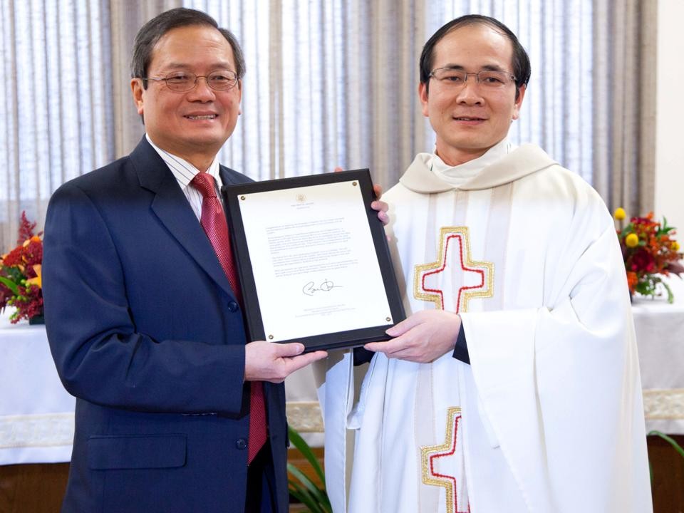 Lễ Tạ Ơn Nghĩa Sinh năm thứ 30 được tổ chức ngày 28/11/2013 tai St. Henry Chapel Chicago. Huynh Trưởng Nghĩa Sinh chào mừng quý khách cùng đồng hương đến tham dự và cám ơn sự hỗ trợ nhiệt tình của quý thân hữu Nghĩa Sinh trong 30 năm qua, từ Lễ Tạ Ơn 1983 đến Lễ Tạ Ơn 2013.