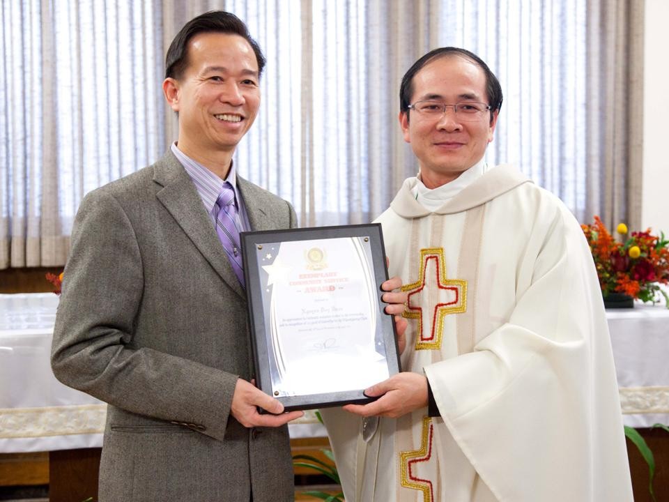 Lễ Tạ Ơn Nghĩa Sinh năm thứ 30 được tổ chức ngày 28/11/2013 tai St. Henry Chapel Chicago. Huynh Trưởng Nghĩa Sinh chào mừng quý khách cùng đồng hương đến tham dự và cám ơn sự hỗ trợ nhiệt tình của quý thân hữu Nghĩa Sinh trong 30 năm qua, từ Lễ Tạ Ơn 1983 đến Lễ Tạ Ơn 2013.