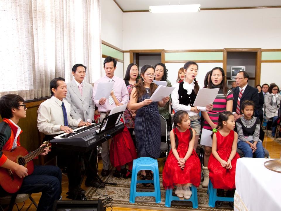 Lễ Tạ Ơn Nghĩa Sinh năm thứ 30 được tổ chức ngày 28/11/2013 tai St. Henry Chapel Chicago. Huynh Trưởng Nghĩa Sinh chào mừng quý khách cùng đồng hương đến tham dự và cám ơn sự hỗ trợ nhiệt tình của quý thân hữu Nghĩa Sinh trong 30 năm qua, từ Lễ Tạ Ơn 1983 đến Lễ Tạ Ơn 2013.