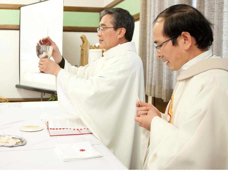 Lễ Tạ Ơn Nghĩa Sinh năm thứ 30 được tổ chức ngày 28/11/2013 tai St. Henry Chapel Chicago. Huynh Trưởng Nghĩa Sinh chào mừng quý khách cùng đồng hương đến tham dự và cám ơn sự hỗ trợ nhiệt tình của quý thân hữu Nghĩa Sinh trong 30 năm qua, từ Lễ Tạ Ơn 1983 đến Lễ Tạ Ơn 2013.