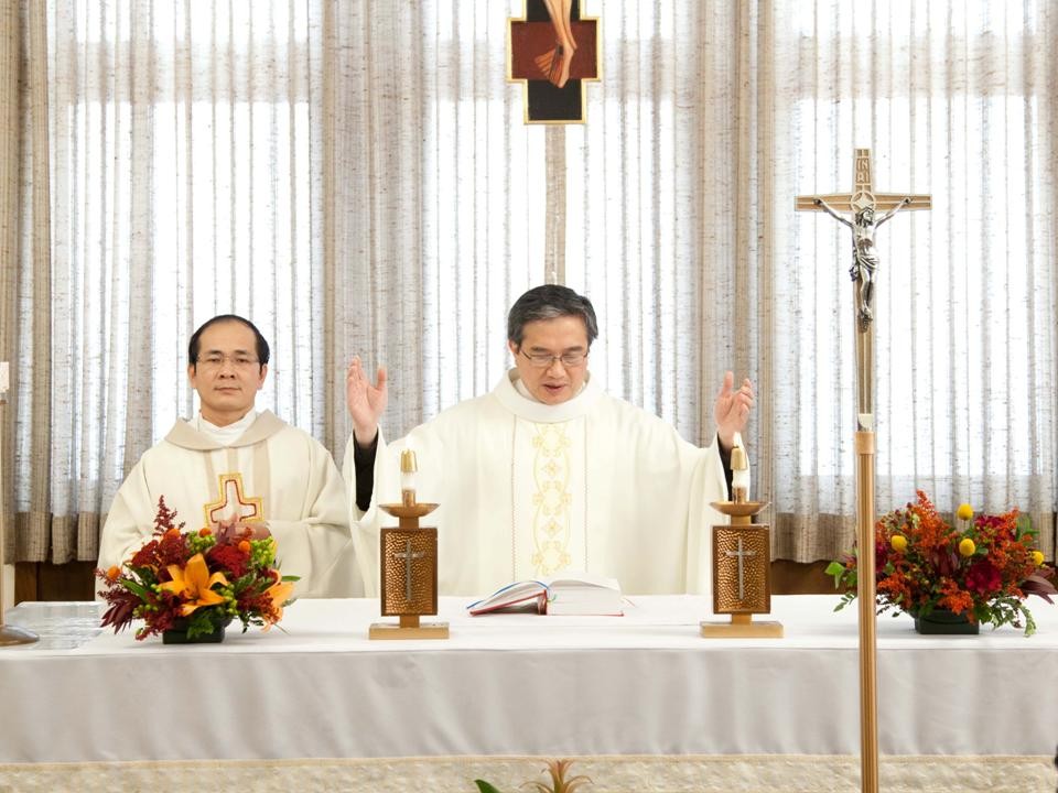 Lễ Tạ Ơn Nghĩa Sinh năm thứ 30 được tổ chức ngày 28/11/2013 tai St. Henry Chapel Chicago. Huynh Trưởng Nghĩa Sinh chào mừng quý khách cùng đồng hương đến tham dự và cám ơn sự hỗ trợ nhiệt tình của quý thân hữu Nghĩa Sinh trong 30 năm qua, từ Lễ Tạ Ơn 1983 đến Lễ Tạ Ơn 2013.