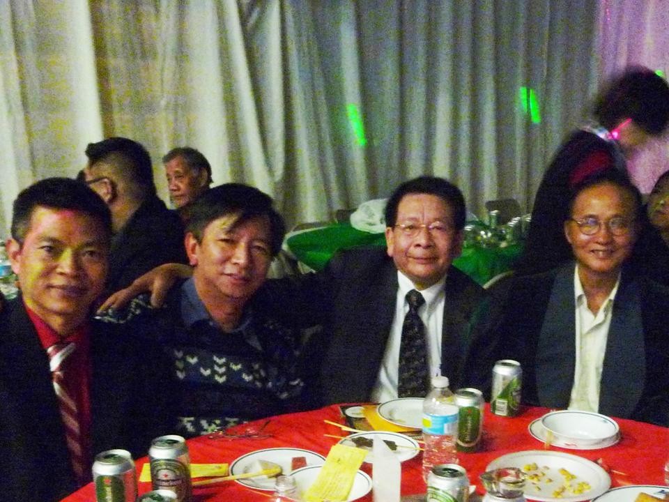 Phương Đoàn Nghĩa Sinh Chicago thân chúc quý anh chị Nghĩa Sinh khắp nơi một mùa Giáng Sinh thanh bình và một Năm mới sức khỏe & an vui.