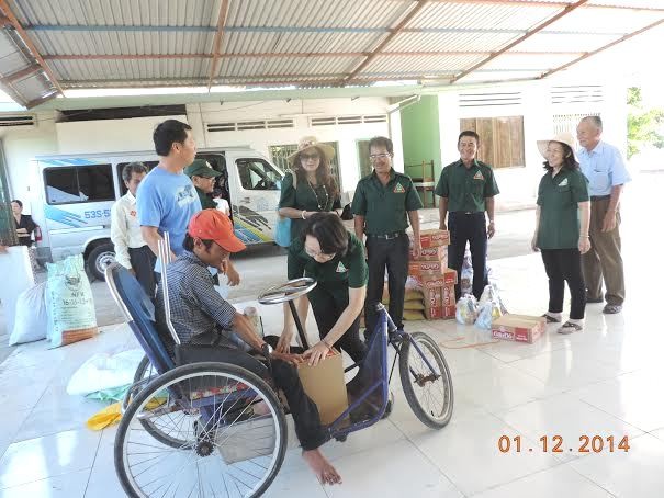 Nghĩa Sinh công tác xã hội tại viện dưỡng lão và gx Nam Đồng, Vũng Tàu ngày 1/12/2014.