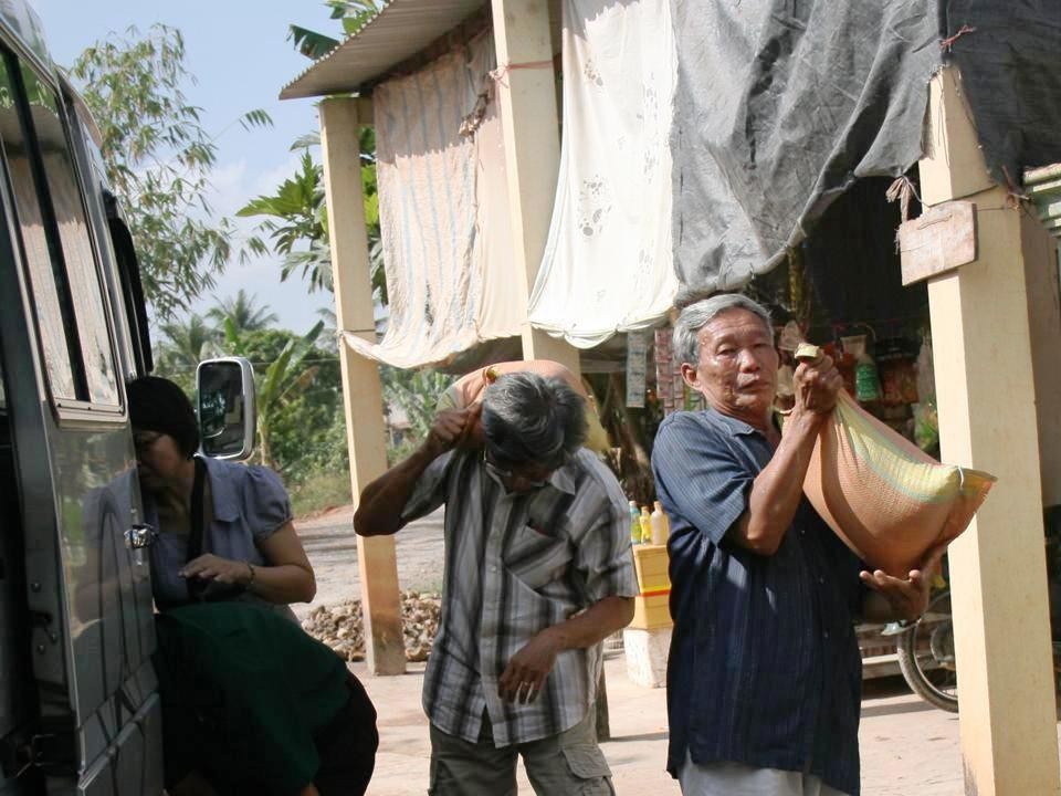 Nghĩa Sinh công tác xã hội tại viện dưỡng lão và gx Nam Đồng, Vũng Tàu ngày 1/12/2014.