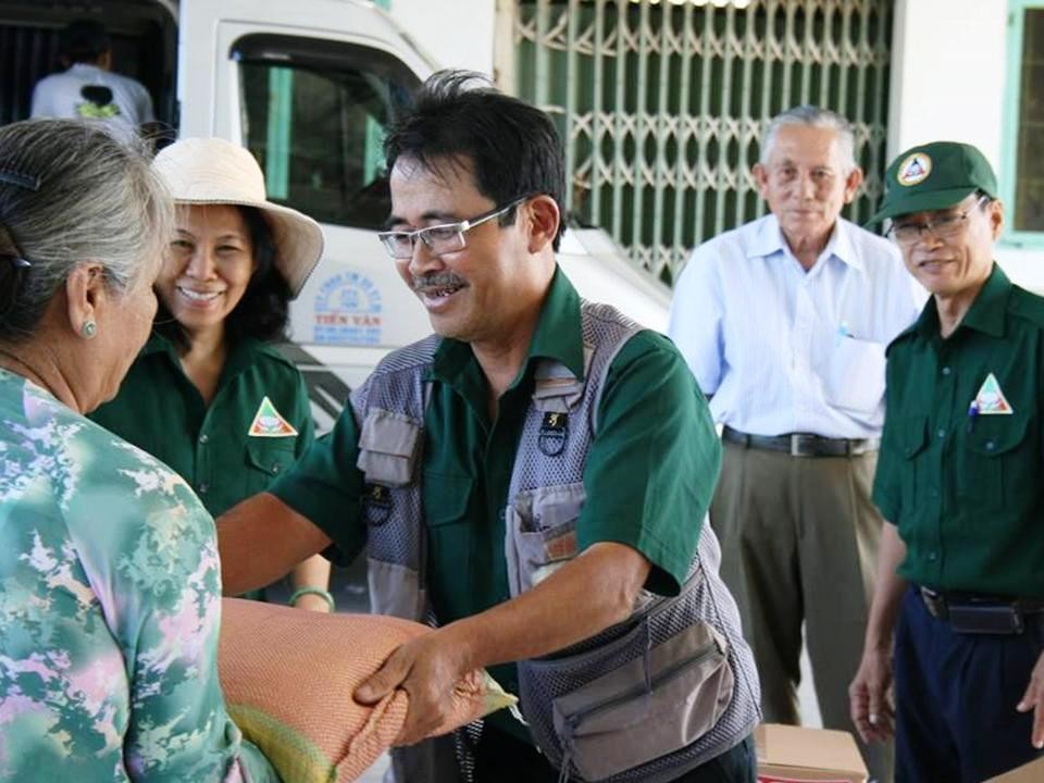 Nghĩa Sinh công tác xã hội tại viện dưỡng lão và gx Nam Đồng, Vũng Tàu ngày 1/12/2014.