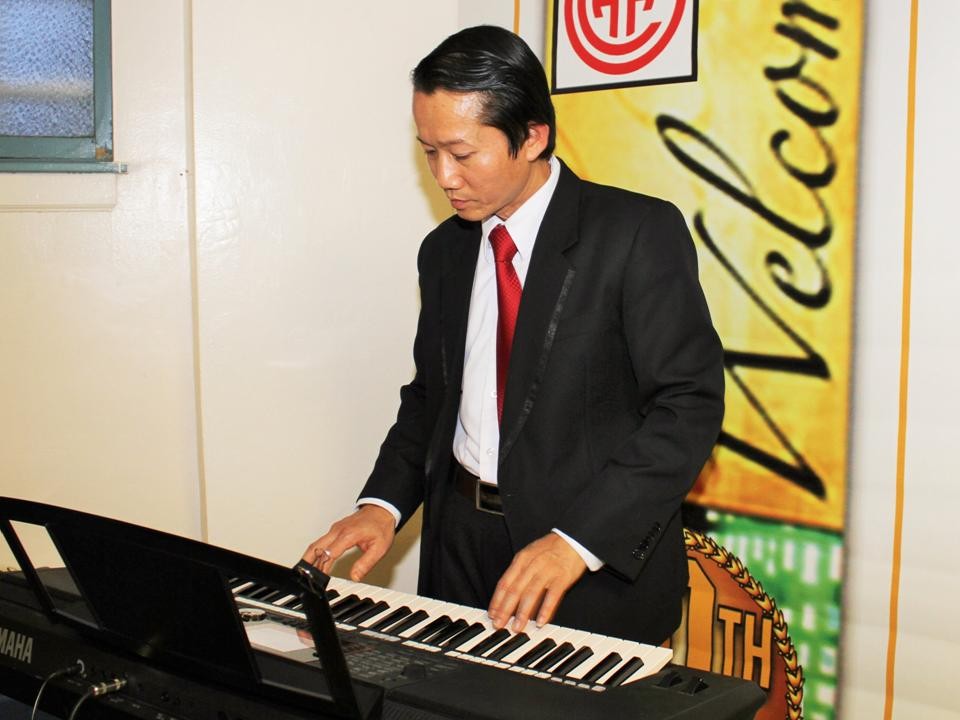 Nhân Lễ Tạ Ơn Nghĩa Sinh thứ 33 (1983-2015) và Sinh nhật Nghĩa Sinh thứ 52 (1963-2015), Huynh Trưởng Nghĩa Sinh xin có lời chúc mừng đến quý anh chị Nghĩa Sinh và quý thân hữu cùng toàn thể đồng hương khắp nơi được bình an và hạnh phúc.