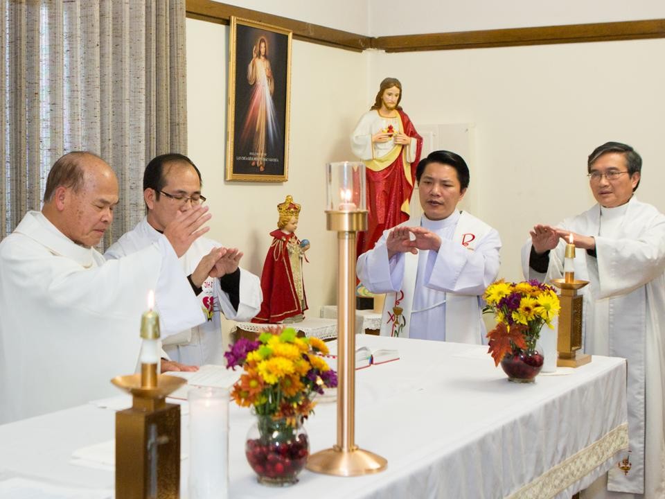 Nhân Lễ Tạ Ơn Nghĩa Sinh thứ 33 (1983-2015) và Sinh nhật Nghĩa Sinh thứ 52 (1963-2015), Huynh Trưởng Nghĩa Sinh xin có lời chúc mừng đến quý anh chị Nghĩa Sinh và quý thân hữu cùng toàn thể đồng hương khắp nơi được bình an và hạnh phúc.