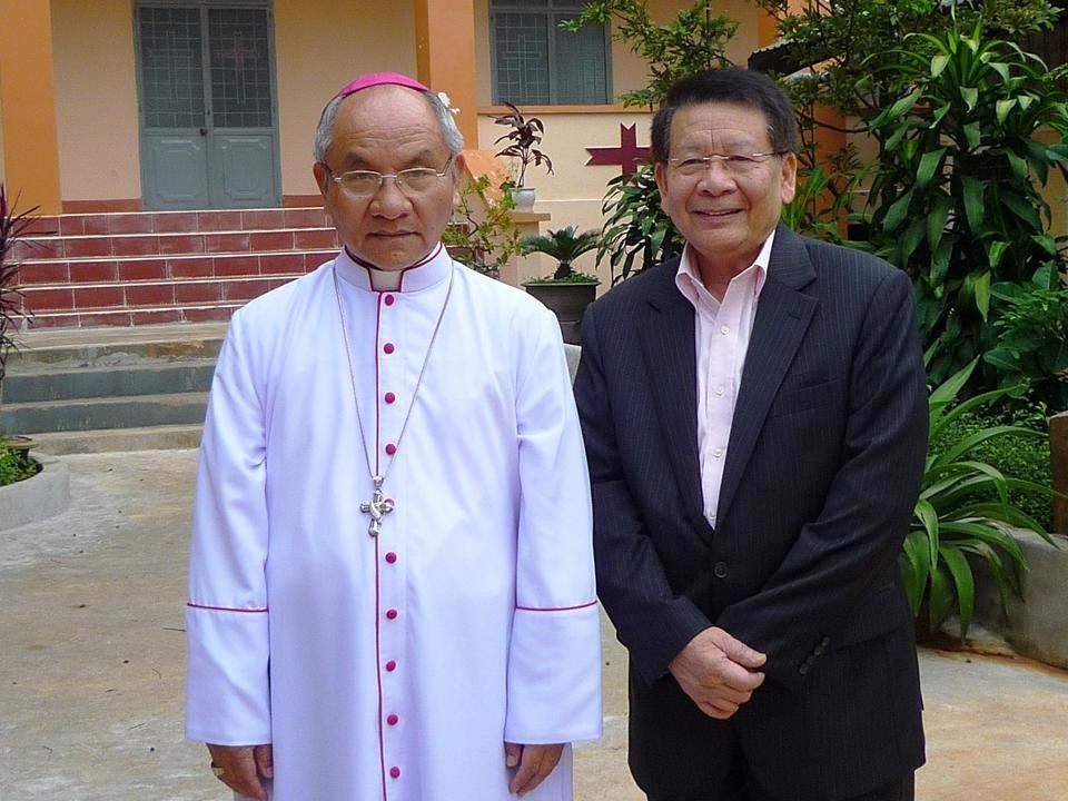 Huynh Trưởng Nghĩa Sinh hướng dẫn khóa thường huấn về phục vụ liên văn hóa cho 56 Linh mục Dòng Đa Minh, Dòng Don Bosco, Dòng Phanxicô, Dòng Vinh Sơn, Dòng Chúa Cứu Thế và các Linh mục triều vùng Tây Nguyên Pleiku và Kontum ngày 24, 25 và 26 tháng 6 năm 2014.