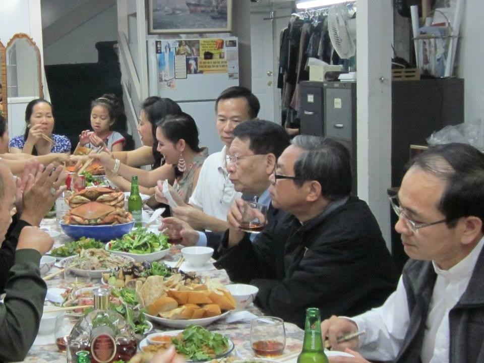 ĐGM Kontum Micae Hoàng Đức Oanh thăm giáo dân Chicago ngày 25-27 tháng 10 năm 2013.