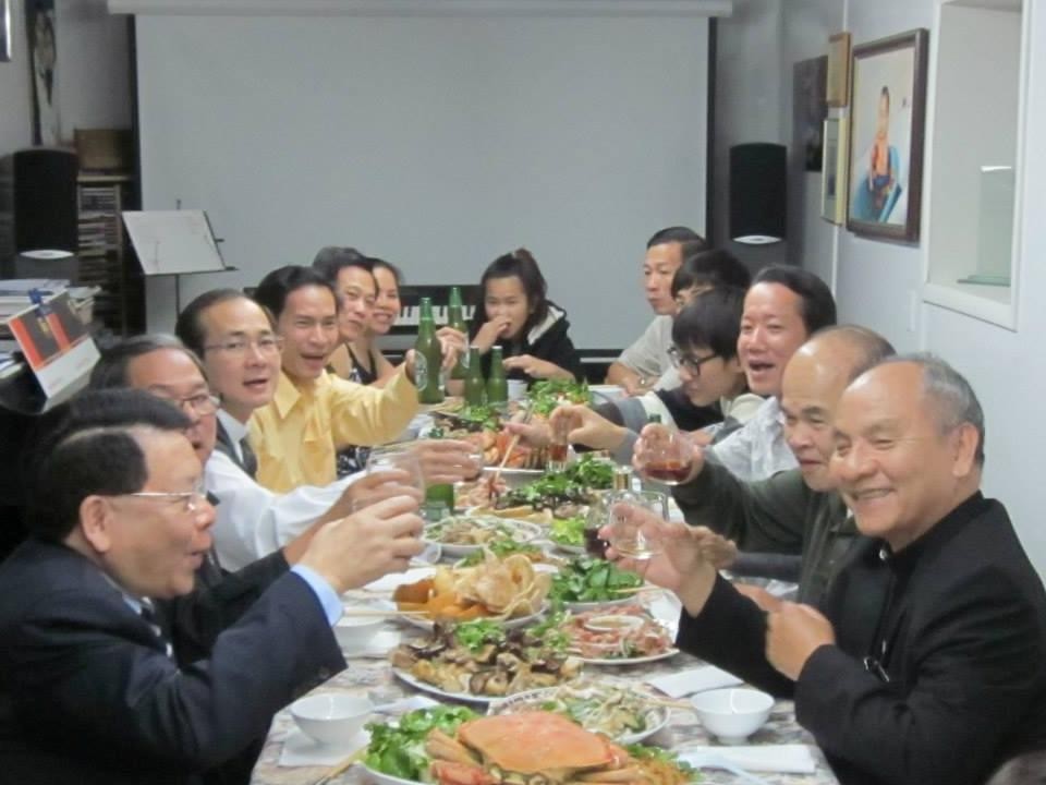 ĐGM Kontum Micae Hoàng Đức Oanh thăm giáo dân Chicago ngày 25-27 tháng 10 năm 2013.