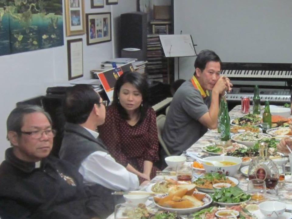 ĐGM Kontum Micae Hoàng Đức Oanh thăm giáo dân Chicago ngày 25-27 tháng 10 năm 2013.