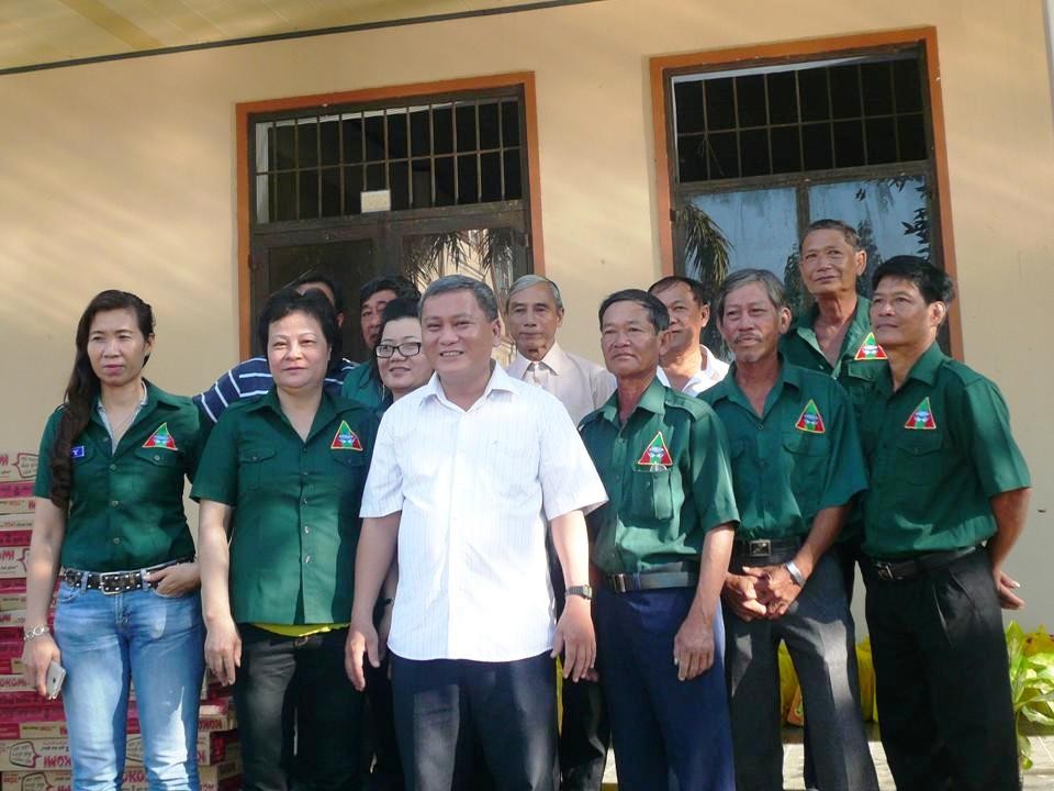 Đoàn Công tác Xã hội Nghĩa Sinh tặng quà Tết cho 30 gia đình nghèo tại Đất Đỏ (Bà Rịa) ngày 24-01-2016