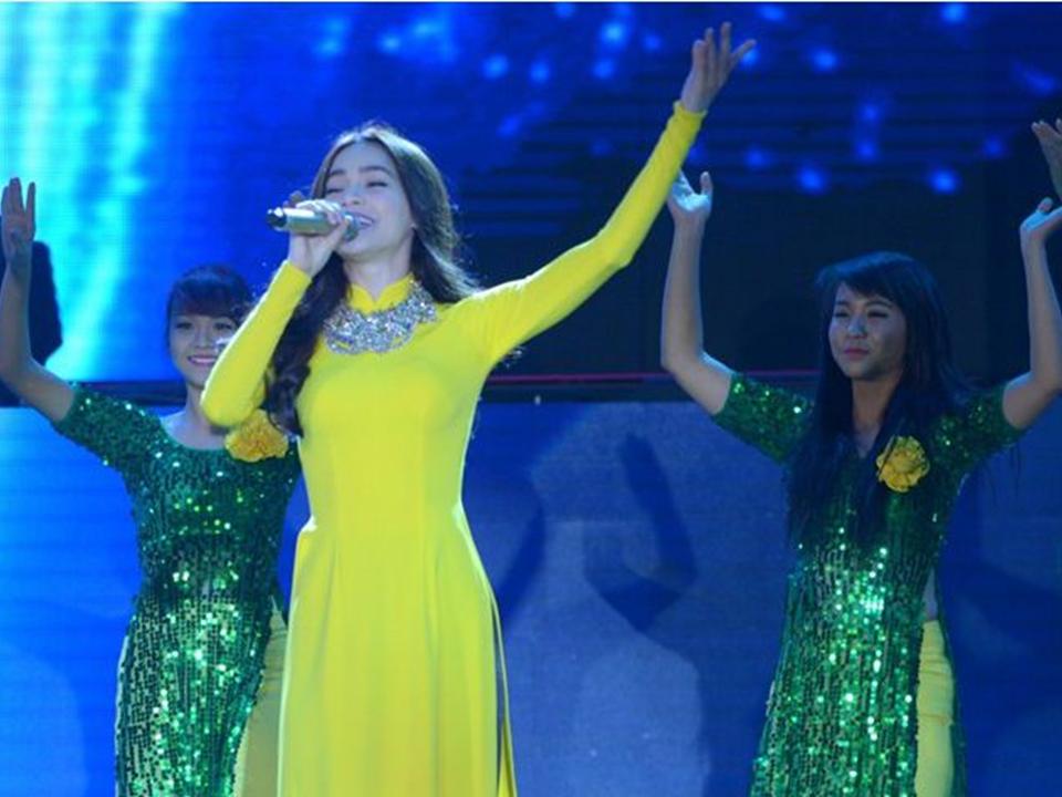Nghĩa Sinh tham dự Tết Ất Mùi ngày 21 tháng 2 năm 2015 tại Hội Trường St. Andrew Church Chicago. Huynh Trưởng Nghĩa Sinh và Chủ Tịch Hội Cao Niên cùng niệm hương trước bàn thờ Quốc Tổ. Hội Tết Ất Mùi do Hội Người Việt tại Illinois tổ chức với Bác sĩ Hoàng Đức Hiền, Chủ Tịch HĐQT.