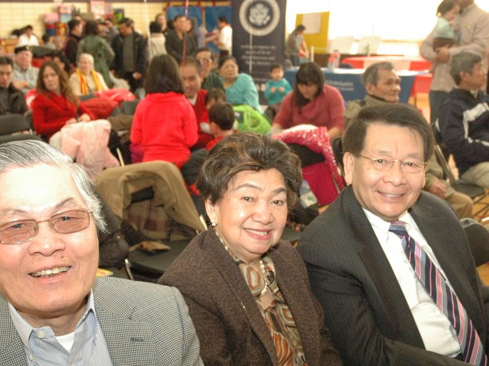 Nghĩa Sinh tham dự Tết Ất Mùi ngày 21 tháng 2 năm 2015 tại Hội Trường St. Andrew Church Chicago. Huynh Trưởng Nghĩa Sinh và Chủ Tịch Hội Cao Niên cùng niệm hương trước bàn thờ Quốc Tổ. Hội Tết Ất Mùi do Hội Người Việt tại Illinois tổ chức với Bác sĩ Hoàng Đức Hiền, Chủ Tịch HĐQT.
