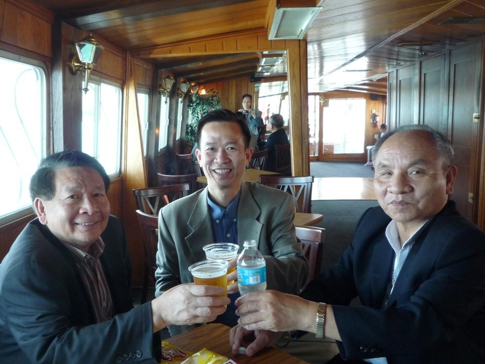 Chào mừng Đức Giám Mục Hoàng Đức Oanh đến thăm Chicago ngày 7, 8 & 9 tháng 6 năm 2012.