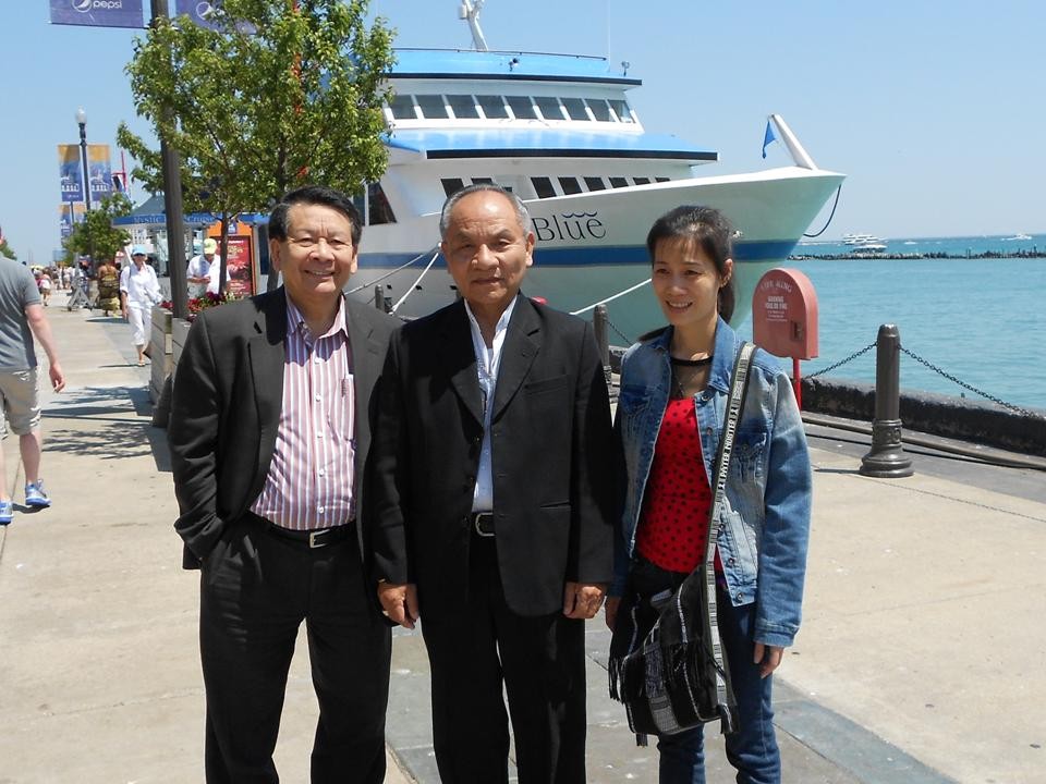 Chào mừng Đức Giám Mục Hoàng Đức Oanh đến thăm Chicago ngày 7, 8 & 9 tháng 6 năm 2012.