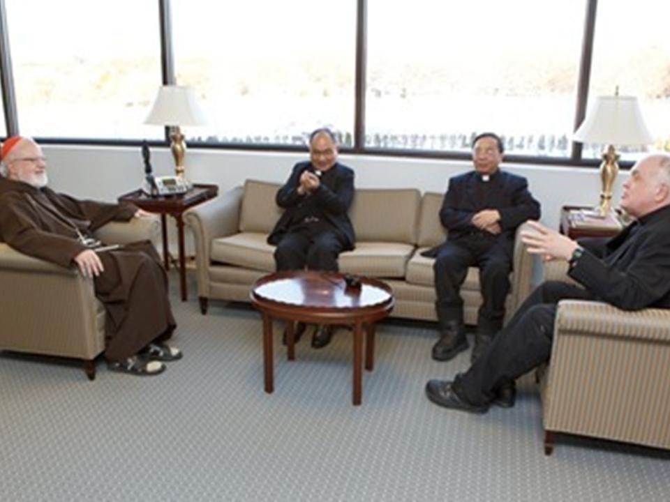 Chào mừng Đức Giám Mục Hoàng Đức Oanh đến thăm Chicago ngày 7, 8 & 9 tháng 6 năm 2012