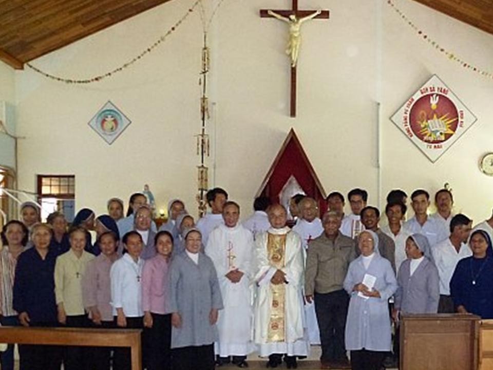 Chào mừng Đức Giám Mục Hoàng Đức Oanh đến thăm Chicago ngày 7, 8 & 9 tháng 6 năm 2012