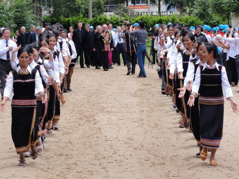 Chào mừng Đức Giám Mục Hoàng Đức Oanh đến thăm Chicago ngày 7, 8 & 9 tháng 6 năm 2012