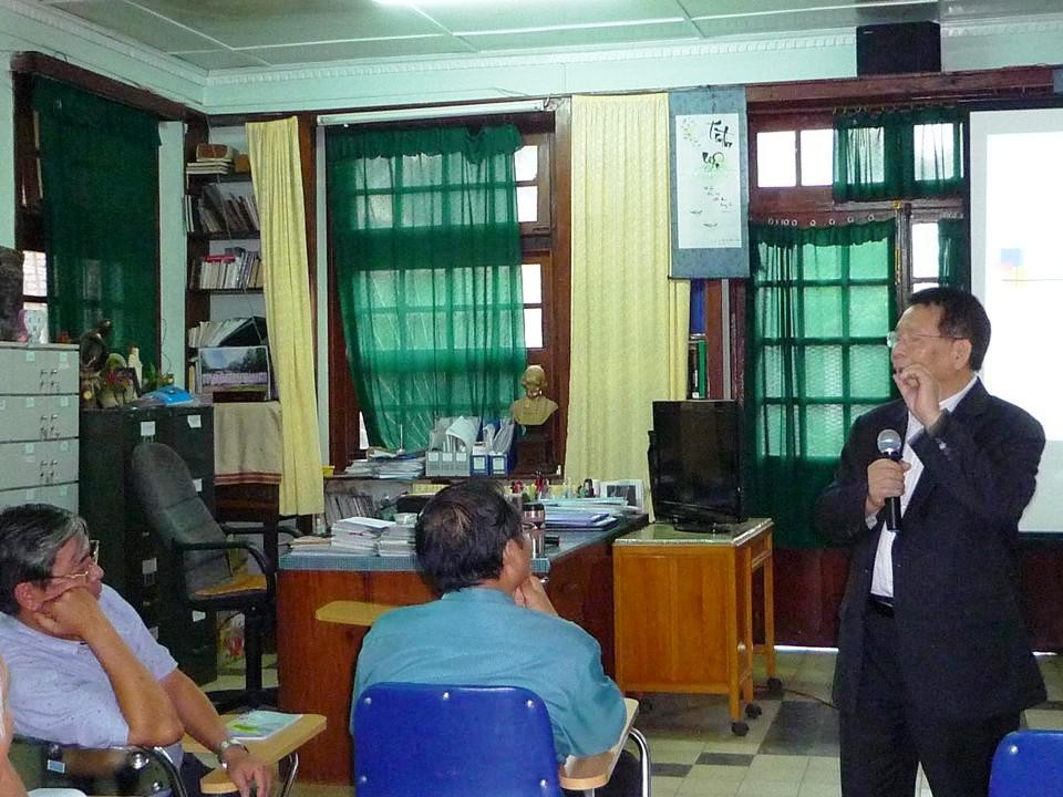 Huynh Trưởng Nghĩa Sinh hướng dẫn khóa thường huấn về phục vụ liên văn hóa cho 56 Linh mục Dòng Đa Minh, Dòng Don Bosco, Dòng Phanxicô, Dòng Vinh Sơn, Dòng Chúa Cứu Thế và các Linh mục triều vùng Tây Nguyên Pleiku và Kontum ngày 24, 25 và 26 tháng 6 năm 2014.