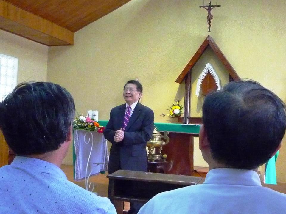 Huynh Trưởng Nghĩa Sinh hướng dẫn khóa thường huấn về phục vụ liên văn hóa cho 56 Linh mục Dòng Đa Minh, Dòng Don Bosco, Dòng Phanxicô, Dòng Vinh Sơn, Dòng Chúa Cứu Thế và các Linh mục triều vùng Tây Nguyên Pleiku và Kontum ngày 24, 25 và 26 tháng 6 năm 2014.