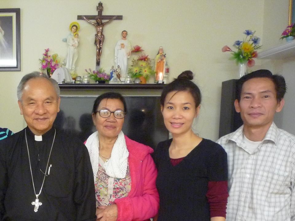 ĐGM Kontum Micae Hoàng Đức Oanh thăm giáo dân Chicago ngày 25-27 tháng 10 năm 2013.