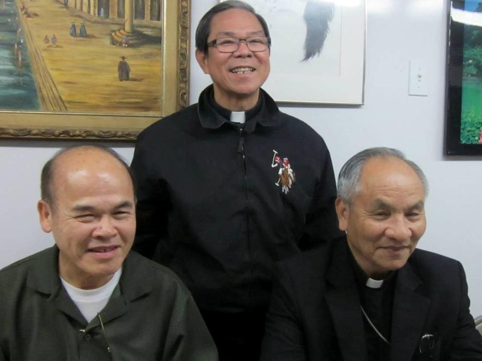 ĐGM Kontum Micae Hoàng Đức Oanh thăm giáo dân Chicago ngày 25-27 tháng 10 năm 2013.