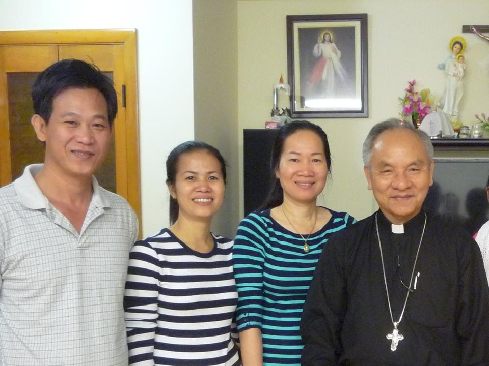 ĐGM Kontum Micae Hoàng Đức Oanh thăm giáo dân Chicago ngày 25-27 tháng 10 năm 2013.
