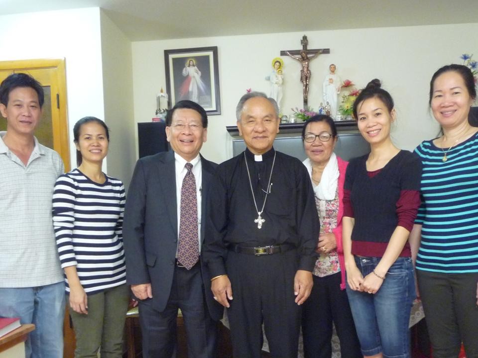 Thánh lễ 6 giờ sáng ngày 28/10/2013 trước khi từ giã giáo dân Chicago.