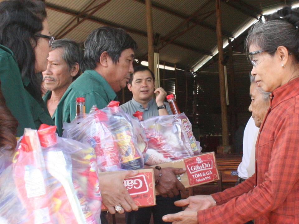 Nghĩa Sinh công tác xã hội tại thôn Xuân Trường, xã Suối Rao, dốc Tà Lon, huyện Châu Đức (Bà Rịa) ngày 8/11/2015