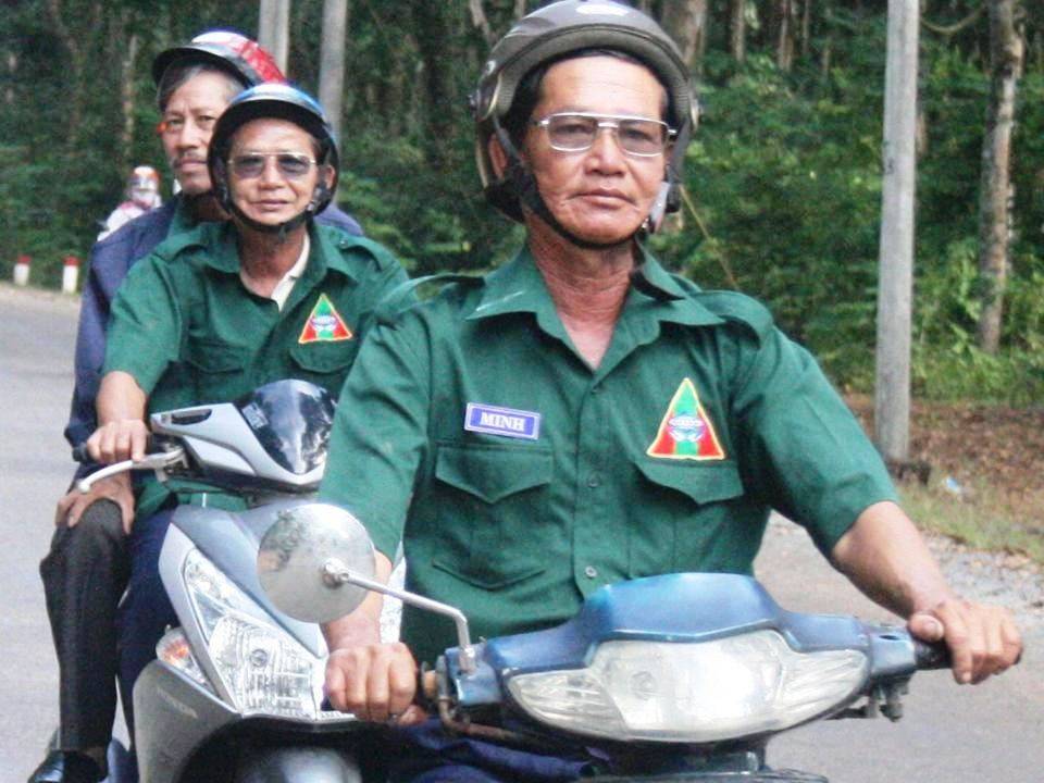 Nghĩa Sinh công tác xã hội tại thôn Xuân Trường, xã Suối Rao, dốc Tà Lon, huyện Châu Đức (Bà Rịa) ngày 8/11/2015