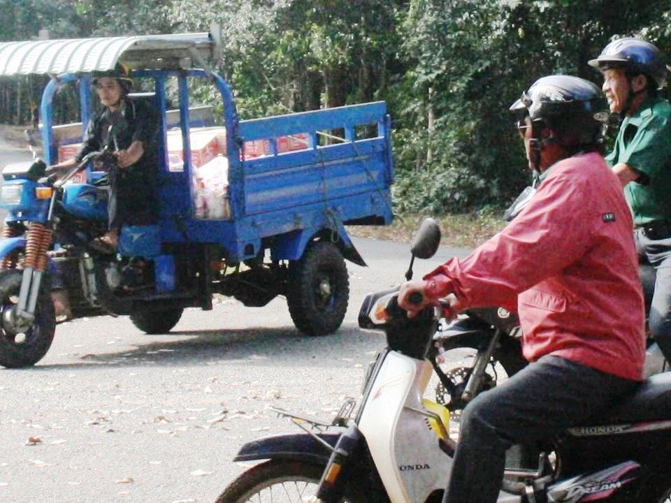 Nghĩa Sinh công tác xã hội tại thôn Xuân Trường, xã Suối Rao, dốc Tà Lon, huyện Châu Đức (Bà Rịa) ngày 8/11/2015