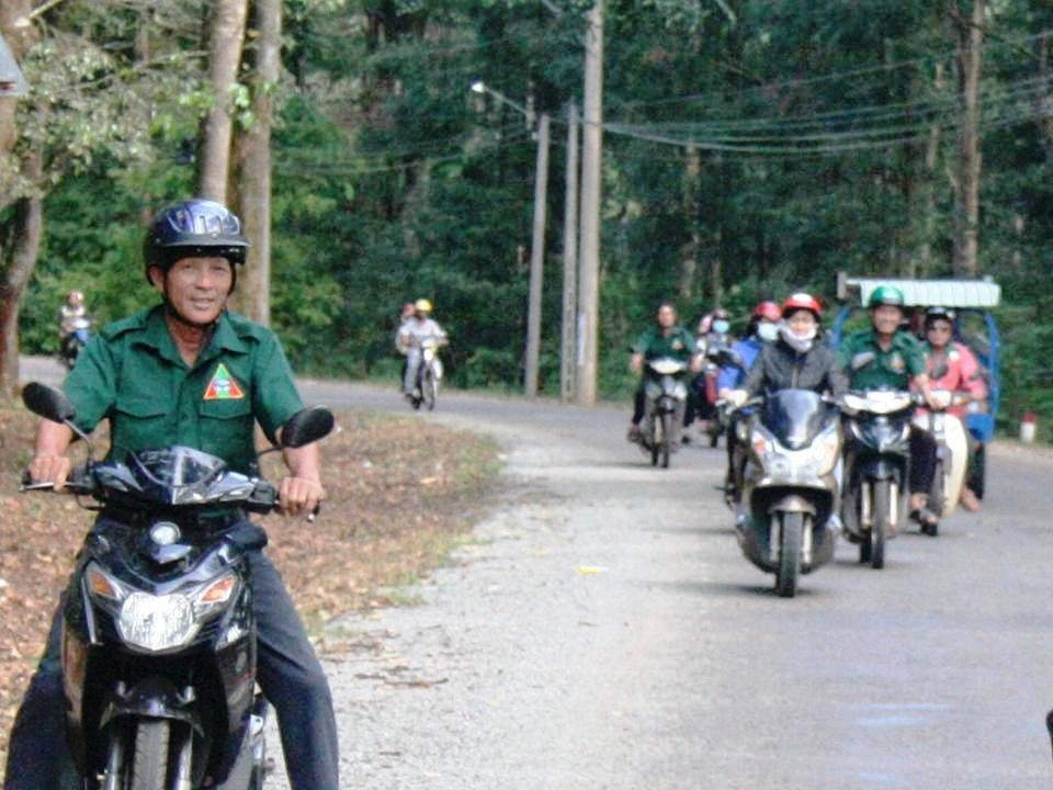Nghĩa Sinh công tác xã hội tại thôn Xuân Trường, xã Suối Rao, dốc Tà Lon, huyện Châu Đức (Bà Rịa) ngày 8/11/2015