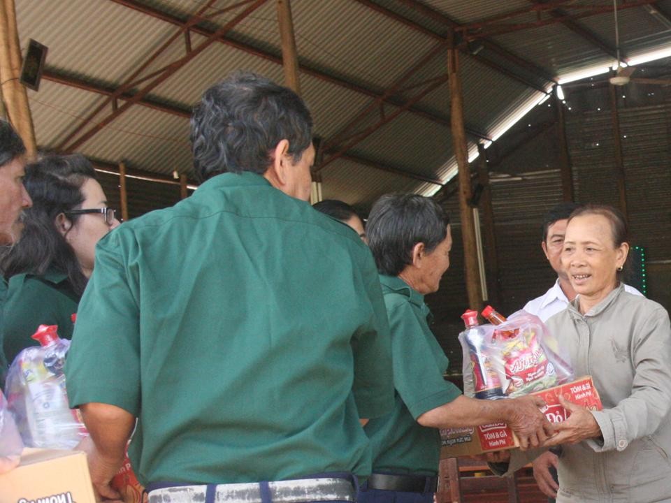 Nghĩa Sinh công tác xã hội tại thôn Xuân Trường, xã Suối Rao, dốc Tà Lon, huyện Châu Đức (Bà Rịa) ngày 8/11/2015