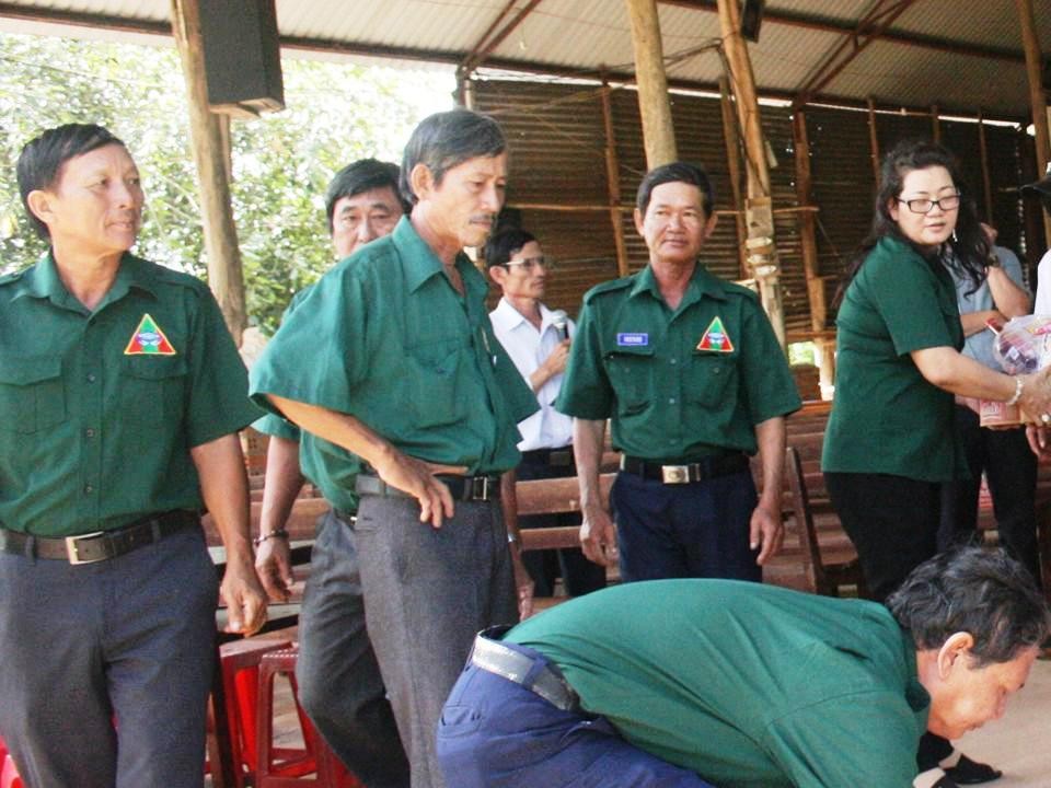 Nghĩa Sinh công tác xã hội tại thôn Xuân Trường, xã Suối Rao, dốc Tà Lon, huyện Châu Đức (Bà Rịa) ngày 8/11/2015
