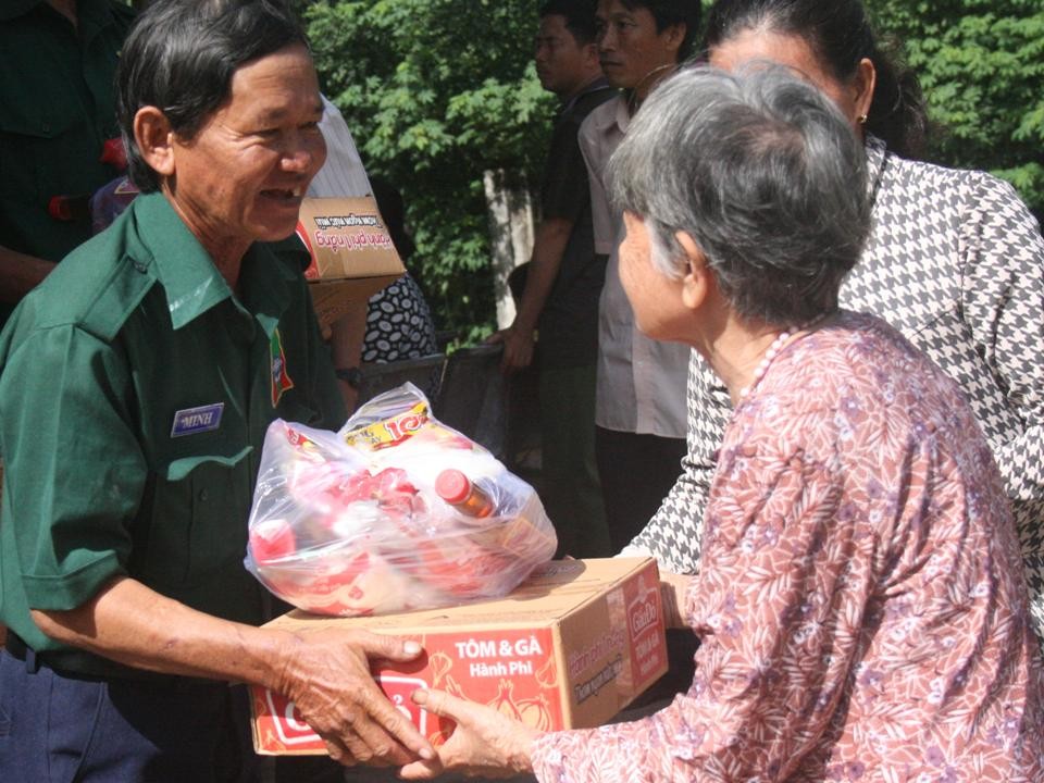 Nghĩa Sinh công tác xã hội tại thôn Xuân Trường, xã Suối Rao, dốc Tà Lon, huyện Châu Đức (Bà Rịa) ngày 8/11/2015