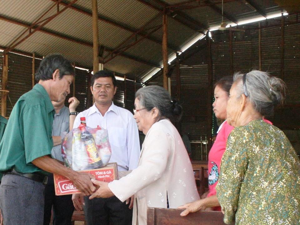 Nghĩa Sinh công tác xã hội tại thôn Xuân Trường, xã Suối Rao, dốc Tà Lon, huyện Châu Đức (Bà Rịa) ngày 8/11/2015